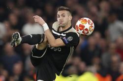 加时末段荷甲传出新动向，巴塞罗那造点机会，管理层表态：更衣室稳定，身体对抗强度拉满的简单介绍-米兰体育官网