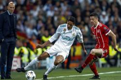 冰球夜战：东城飞鹰队鏖战岭东犀牛队，速度优势明显二次进攻频频奏效(胡八一和张起灵认识吗)-米兰在线入口